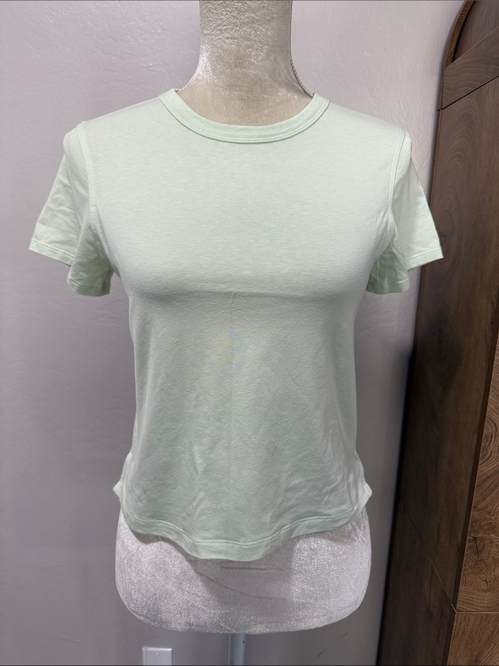 Lululemon classic fit cotton blend semi cropped short sleeve tee